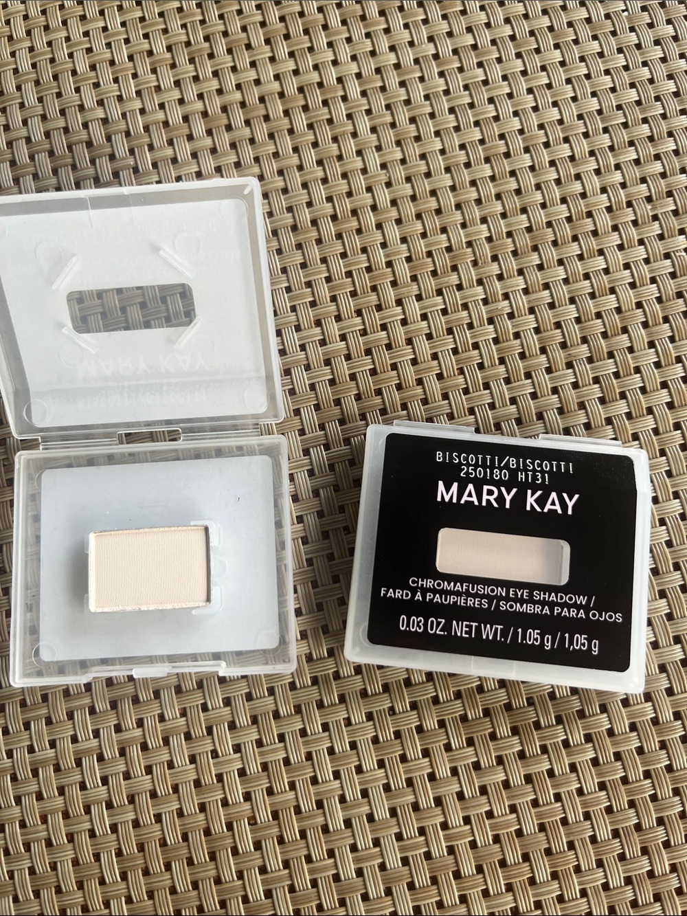 Mary Kay Eye Shadow — Biscotti
